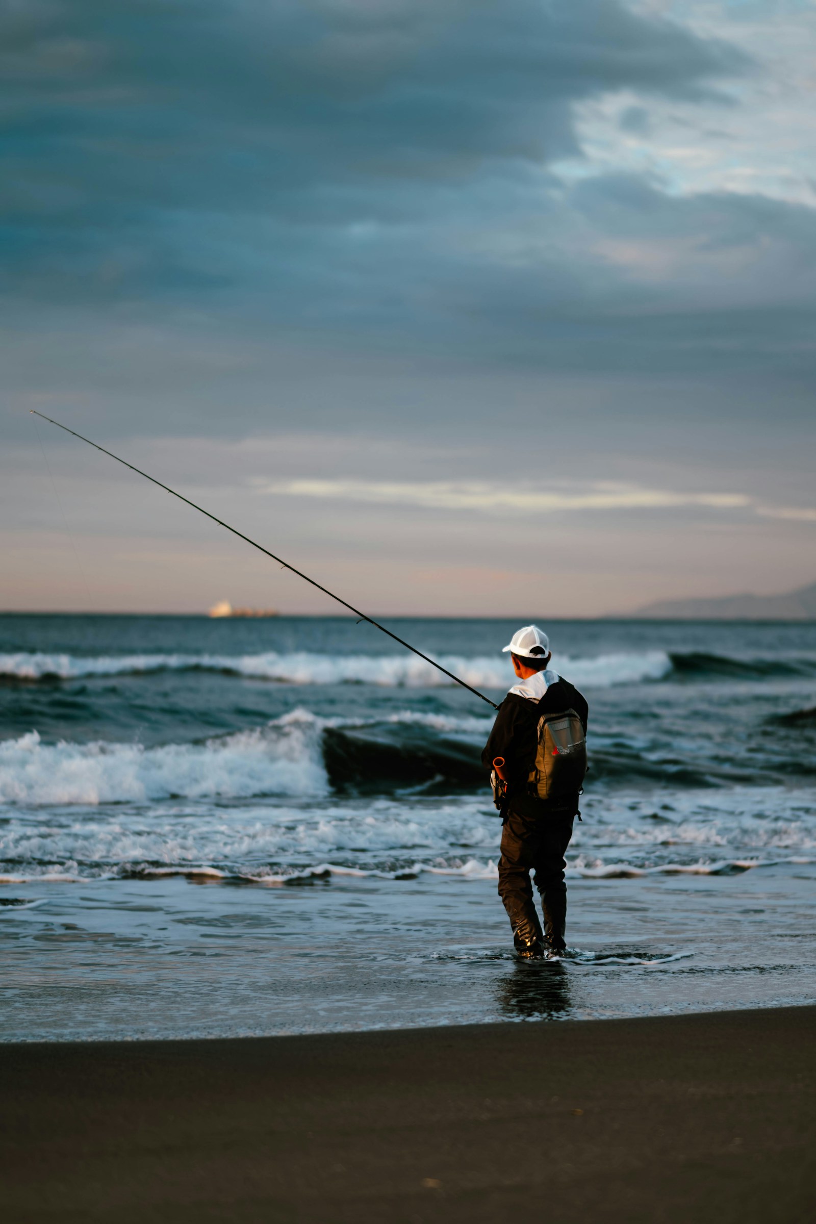 Surf Fishing Rigs for Beginners: When to Use Fish-Finder and High-Low Rigs